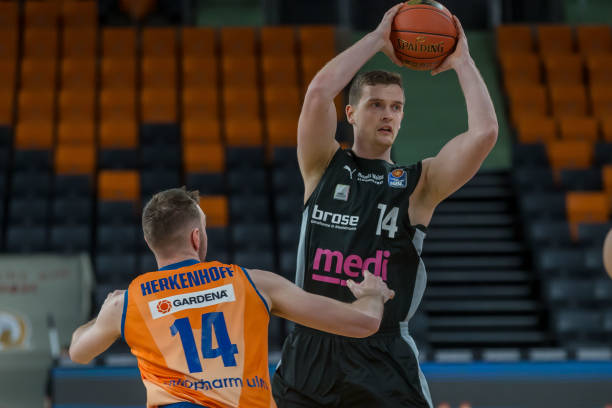 呈现得淋漓 呈现得淋漓